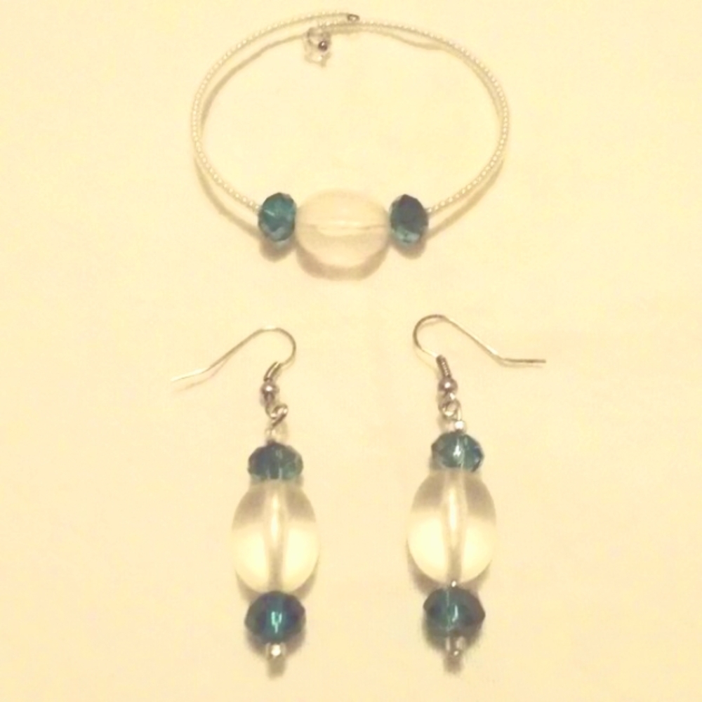 Set of beaded earrings and bracelet in GUC